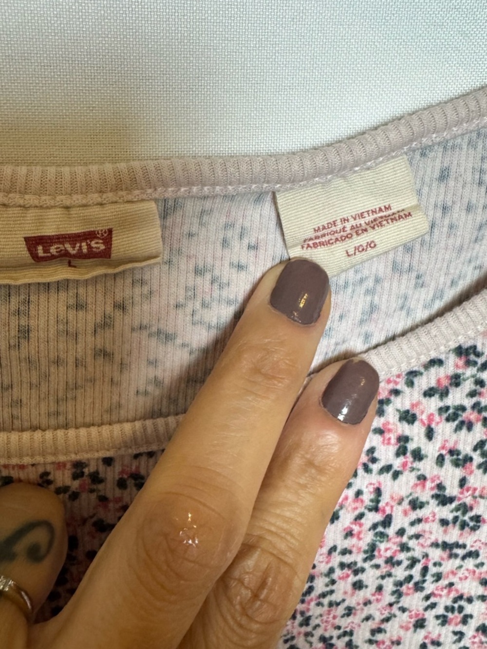 Levi's Ribbed Pink Floral Woman’s Tee Disty Print - Picture 4 of 5
